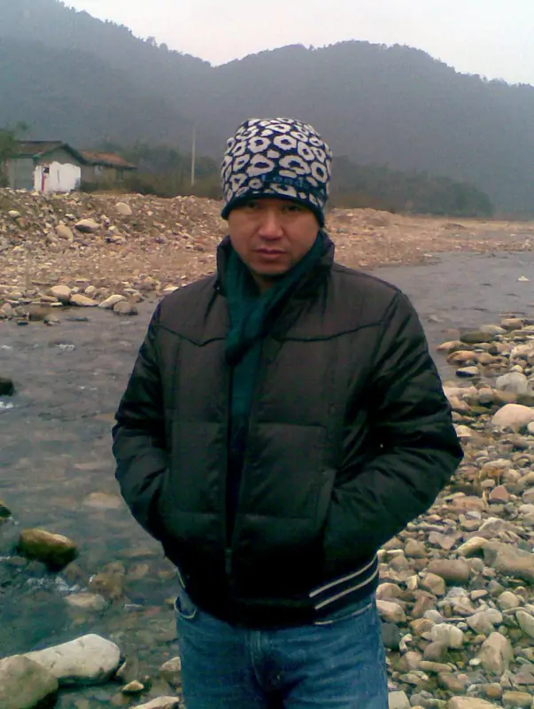 portrait of artist Yang me