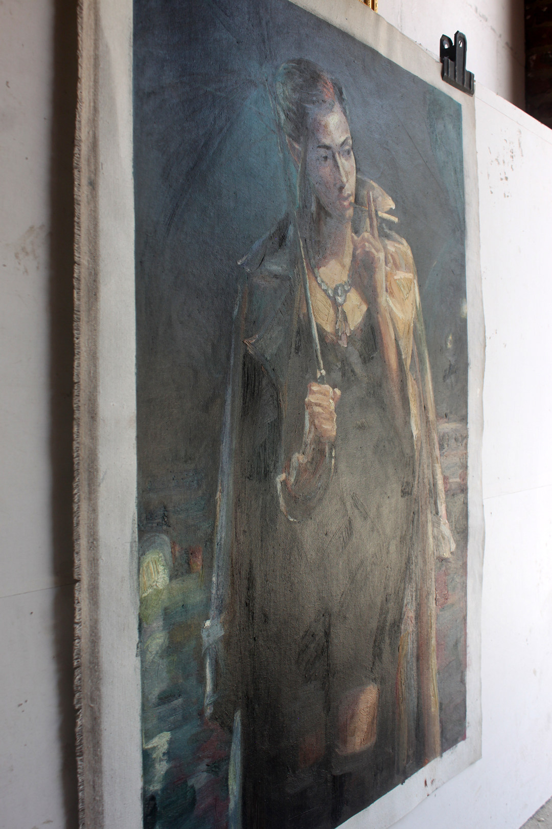 David Palumbo Urban Lady Canvas Portrait oil painting replica 61x91cm - by | Dongyeearts | Hand-Painted Oil on Canvas & Limited Art Prints Side view of David Palumbo noir rainy night umbrella lady portrait oil painting replica oil painting